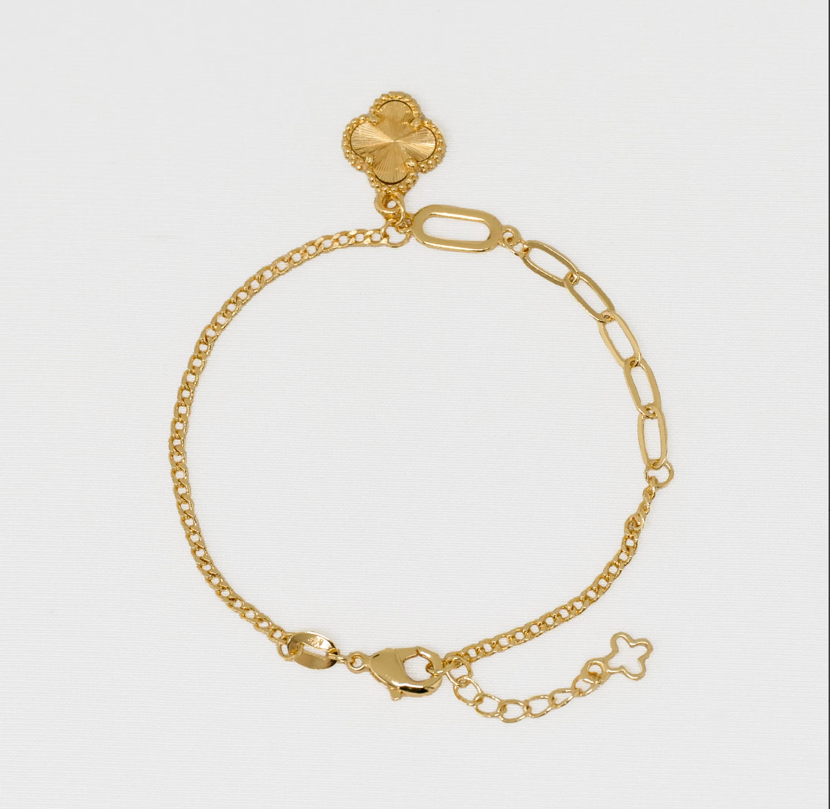 Pulsera Cubana Clover — Eslabones con Trébol Oro Laminado 18K | 15 cm + Extensor