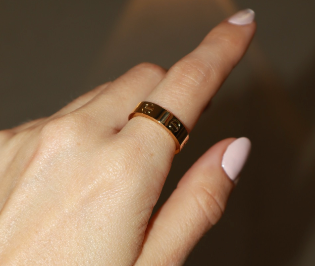 ANILLO LOVE SIN CIRCONES DORADO