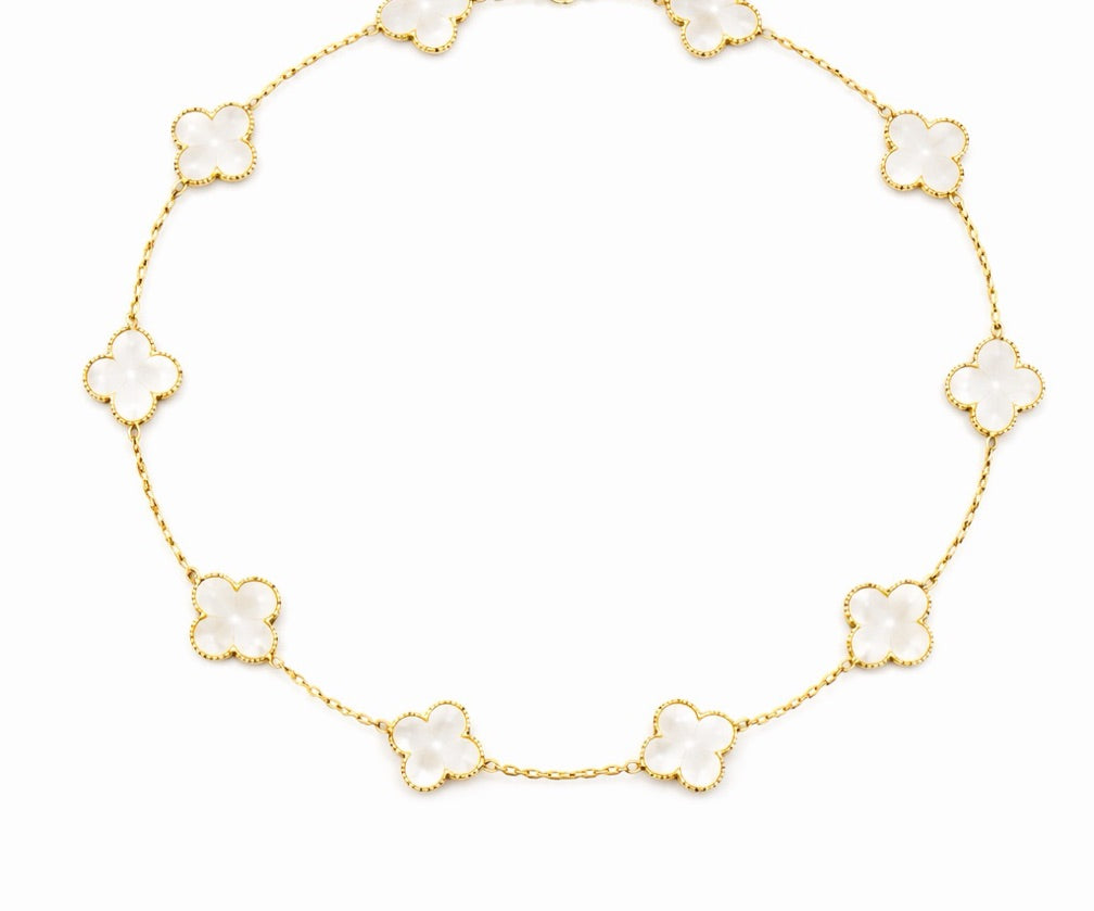 Collar Vnc blanco con dorada