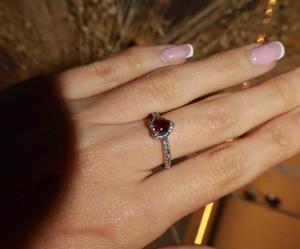 Anillo corazón rojo