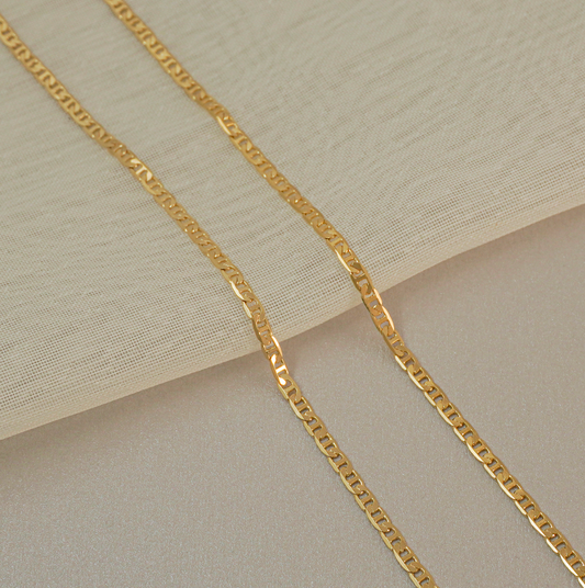 Cadena Escalera Plana — Tejido Geométrico Oro Laminado 18K | 45 cm