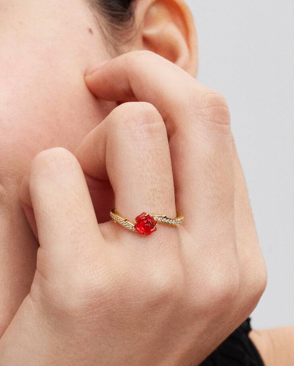 Anillo rosa encantada la bella y la bestia