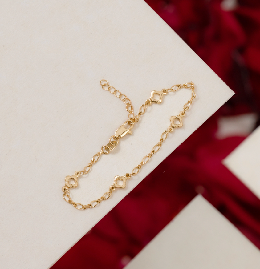 Pulsera Silueta Trébol — Delicada Oro Laminado 18K + Extensor