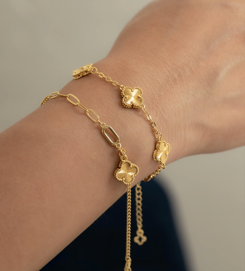 Pulsera Cubana Clover — Eslabones con Trébol Oro Laminado 18K | 15 cm + Extensor