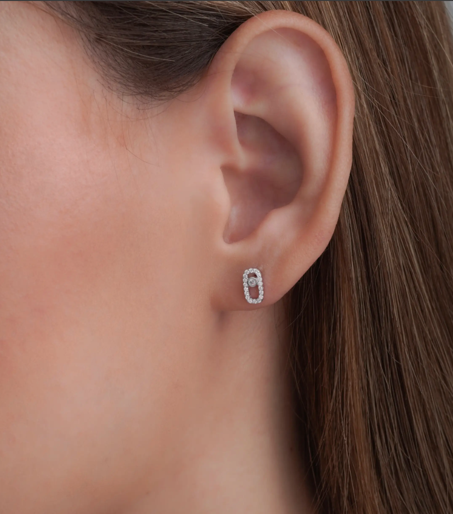 A Messika 4x8 mm