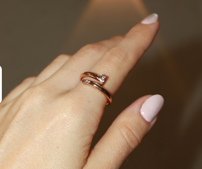 ANILLO CLAVO CON CIRCONES ORO ROSA