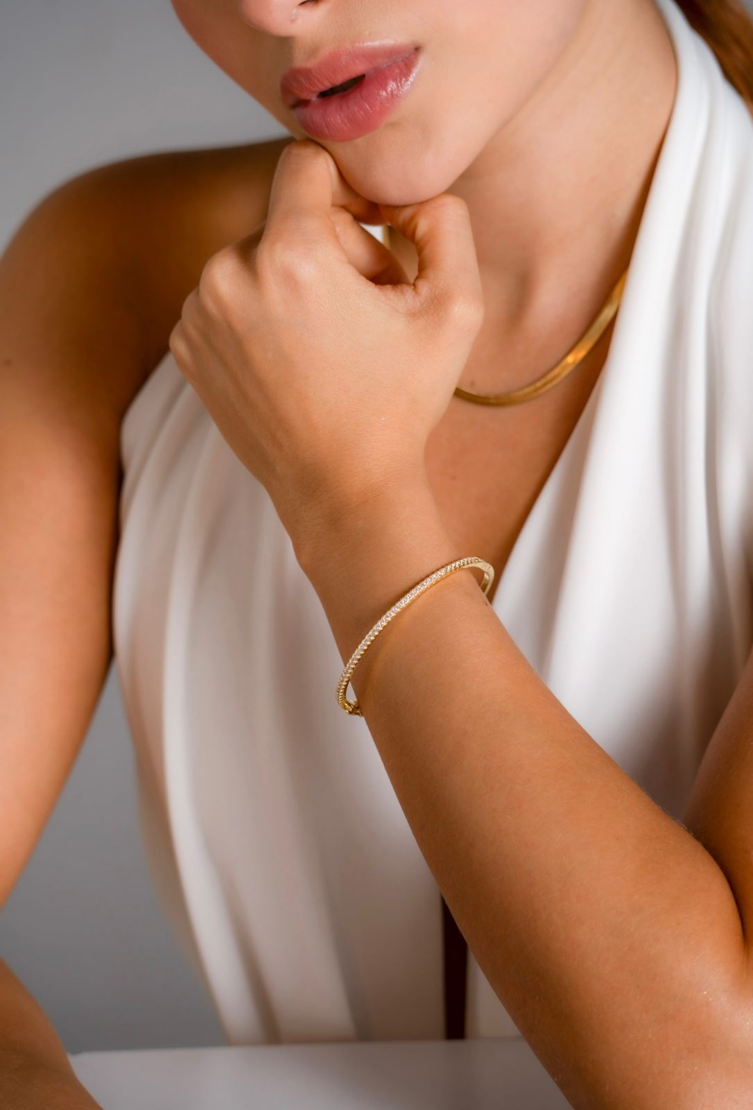 Brazalete Bend — Circonias Blancas Oro Laminado 18K